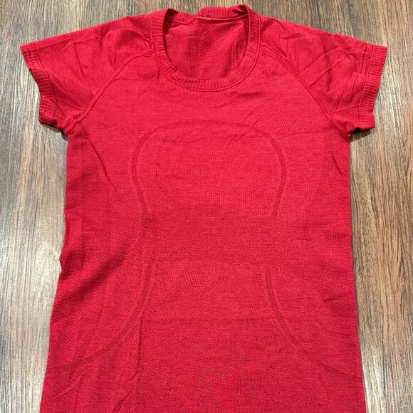 Lululemon Sz 6 Red Swiftly Tech Short Sleeve Shirt $68 RV - Picture 7 of 7